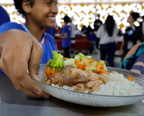 Salvador proíbe embutidos e ultraprocessados na merenda escolar
