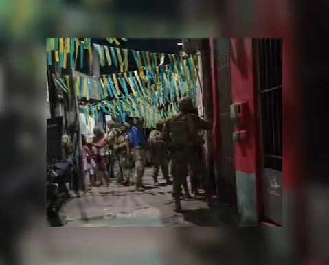 Suspeitos são presos após manterem seis pessoas reféns no Nordeste de Amaralina - Imagem