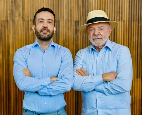 "Tirem as crianças da sala": Janones posta com Lula e promete ofensiva - Imagem