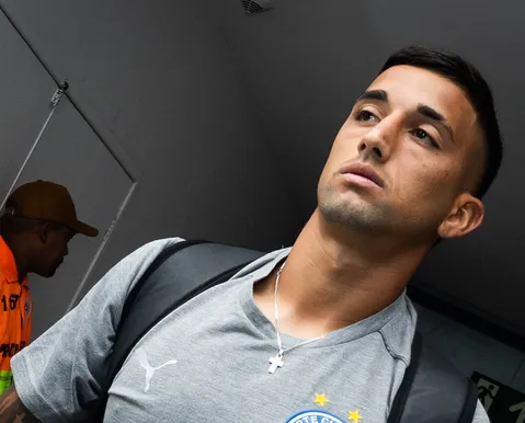 Titular do Bahia, Kike Oliveira sai lesionado contra o Botafogo - Imagem