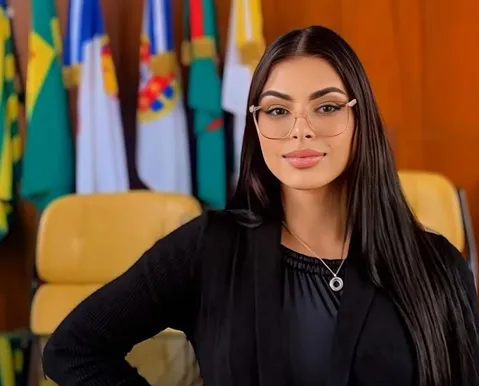 "Trans de direita" erra nível de escolaridade no registro do TSE