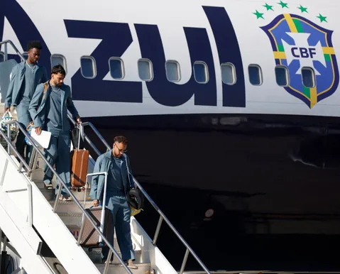 Uniforme da Seleção vira meme após chegada aos EUA para a Copa
