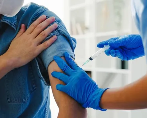 Vacina criada com IA pode ajudar no enfrentamento de pandemias - Imagem