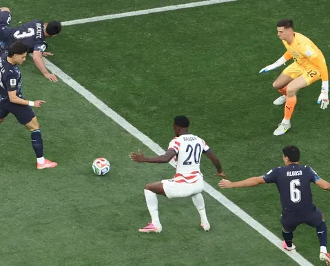 VAR errou ao revisar cartão amarelo em EUA x Paraguai? Entenda a regra - Imagem