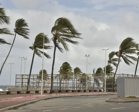 Ventos de até 70 km/h: Extremo Sul da Bahia entra em estado de atenção