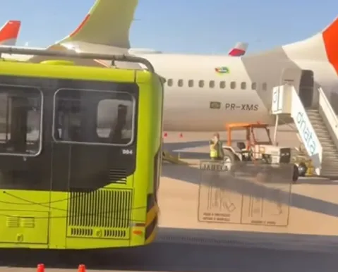 VÍDEO: ônibus atinge asa de avião da Gol durante embarque - Imagem