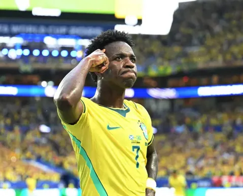 Vini Jr. desbanca estrelas e sobe em ranking da Fifa na Copa do Mundo