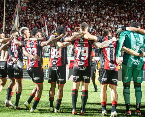 Vitória garante bolada milionária após goleada sobre o Athletico-PR