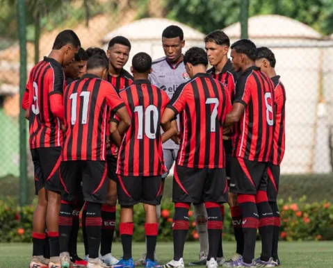 Vitória sofre gols no fim e perde de virada para o Flamengo no Sub-17