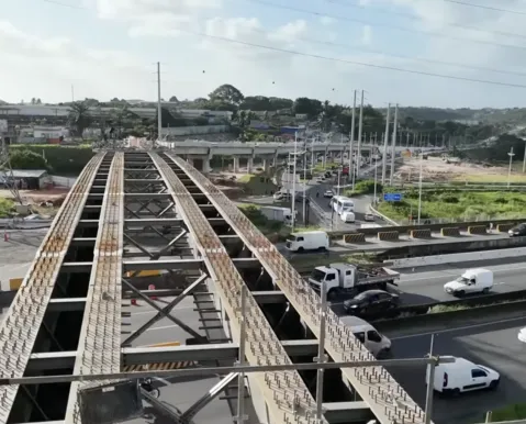 VLT de Salvador: estrutura gigante passa por cima da BR-324; veja