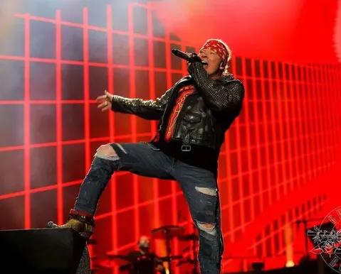 Vocalista do Guns N' Roses revela problema de saúde que surge ao cantar