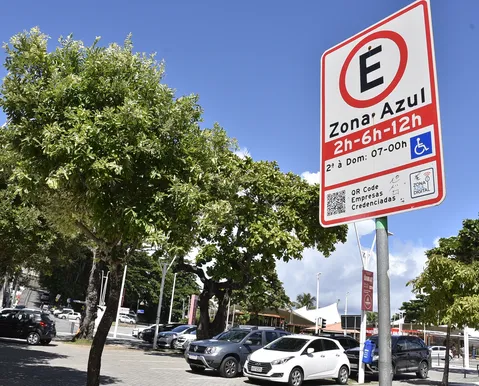 Zona Azul: carros elétricos e híbridos podem ter desconto em Salvador - Imagem