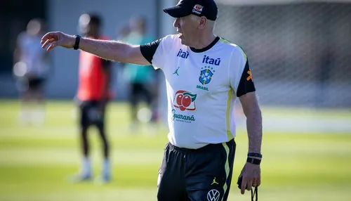Ancelotti muda Brasil contra Egito e testa Paquetá e Igor Thiago