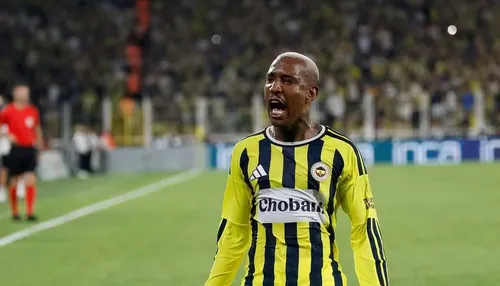 Anderson Talisca diz que a fase do Bahia no Brasileirão é "delicada"