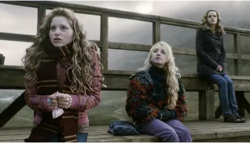 Atriz famosa de Harry Potter fatura alto com fetiche por cabelo