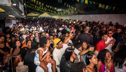 Baile da World reúne grande público em Feira de Santana