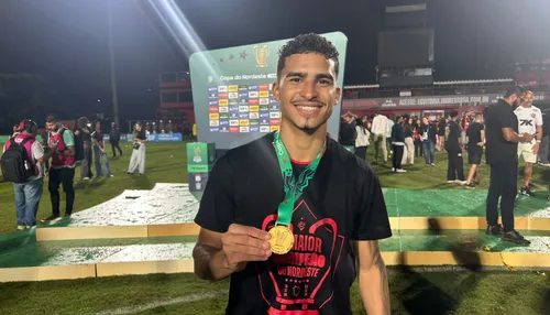 Campeão pelo Vitória, Renê mira Seleção Brasileira: "Vou trabalhar muito"