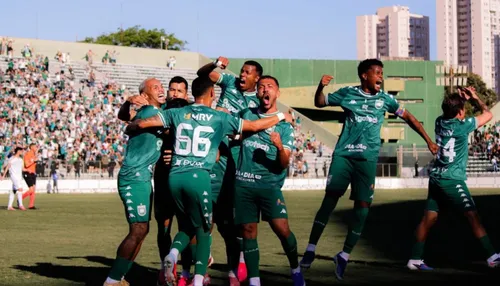Clube supera falência de SAF e conquista acesso histórico após dívidas
