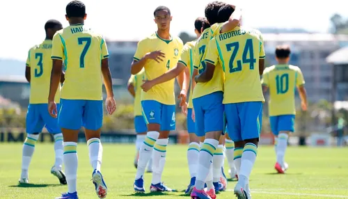 Com assistência de joia do Bahia, Brasil vence a Venezuela de virada