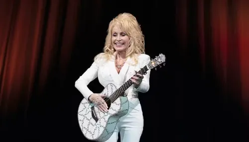 Comunidade LGBT lamenta morte de Dolly Parton: “Uma diva”