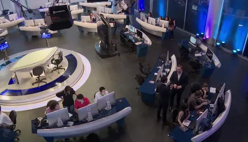 Emissora demite diretor por causa de folga no feriado