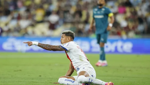 Erick Pulga recebe terceiro amarelo e desfalca Bahia contra Vasco