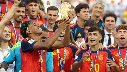Espanha assume liderança do ranking da Fifa e Brasil sobe uma posição