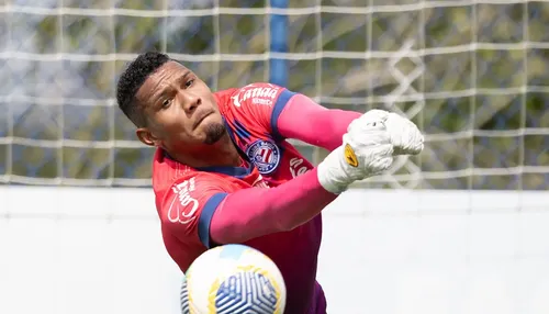 Ex-Bahia deixa Europa após temporada marcada por rebaixamento