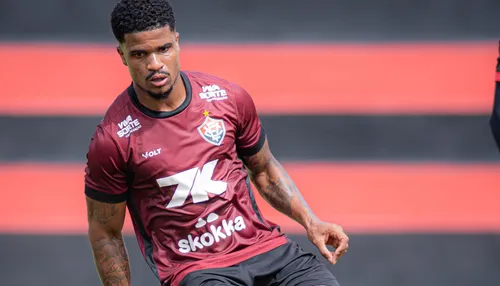 Jamerson revela como se sente em atuar improvisado na direita