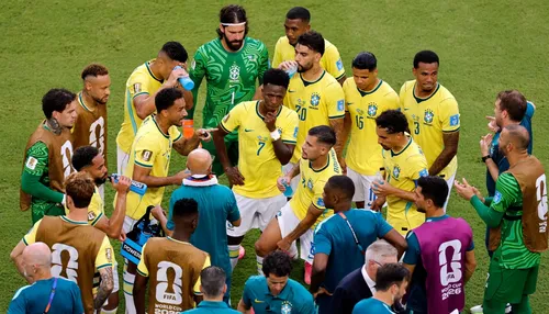 Lendas da Seleção Brasileira defendem pausa para hidratação na Copa
