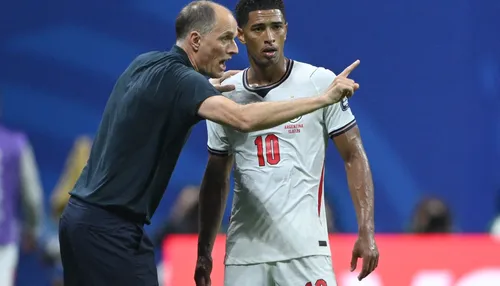 "Não me arrependo", diz técnico da Inglaterra após derrota na Copa