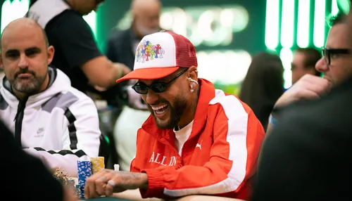 Neymar participa de torneio de pôquer pelo 2º dia consecutivo