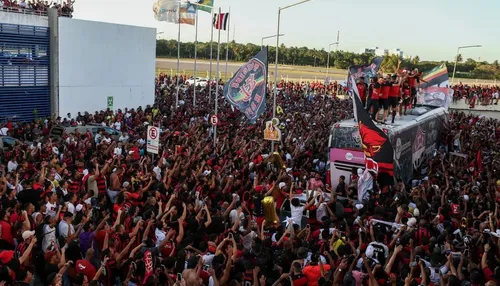 Organizada do Vitória convoca AeroNego antes de viagem para Curitiba