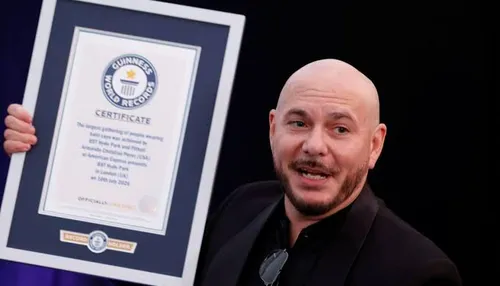 Pitbull entra para o livro dos recordes por maior encontro de carecas