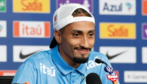 Raphinha abre o jogo sobre render menos na Seleção do que no Barcelona
