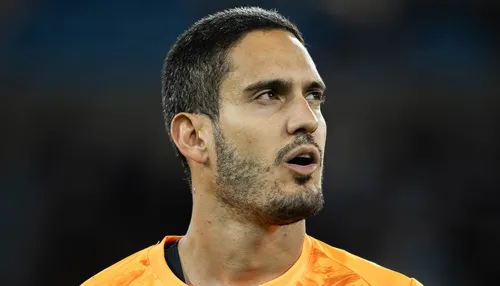 Ronaldo rouba posto de Lucas Arcanjo após atuação contra o Fluminense