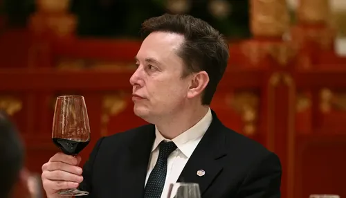 Trilionário, Elon Musk troca mansão por imóvel pré-fabricado de 37 m²