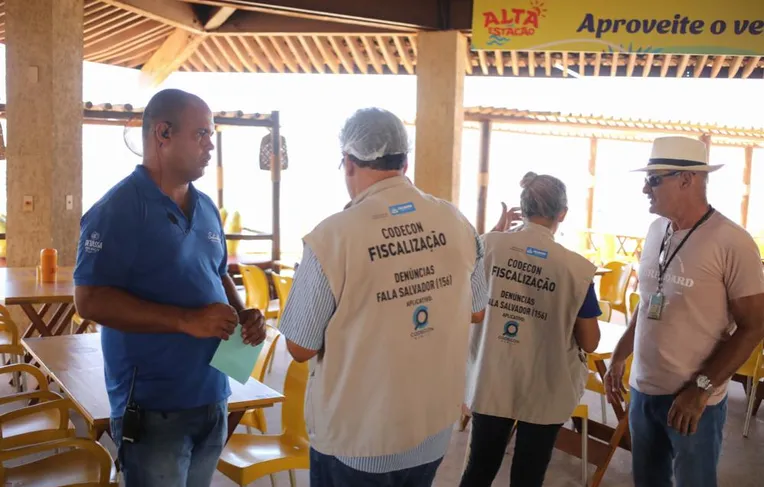 Bares e restaurantes que vão transmitir jogos são fiscalizados em Salvador