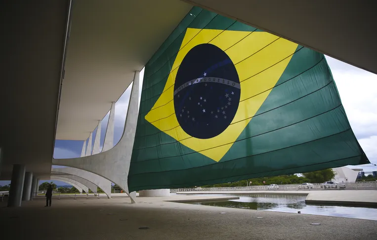 Brasil alcança marca inédita em desenvolvimento humano