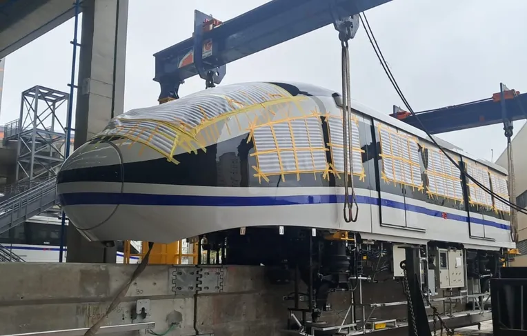 BYD assume linha de trem inacabada e aumenta frota chinesa em cidade