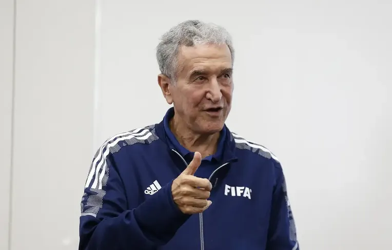 Carlos Alberto Parreira tem piora e passará por cirurgia de emergência