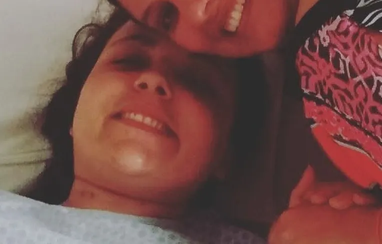 Dor de cabeça tratada como enxaqueca escondia AVC e quase matou jovem