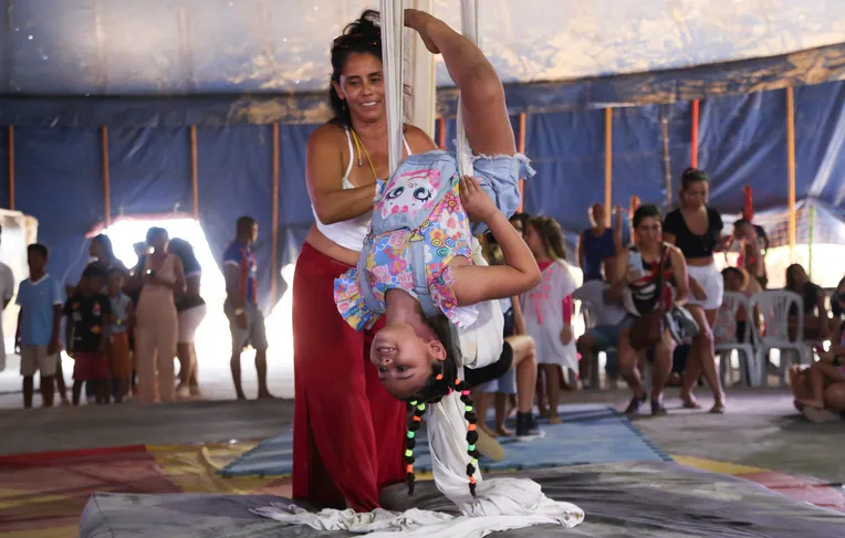 Escola abre 30 vagas para curso gratuito de iniciação circense