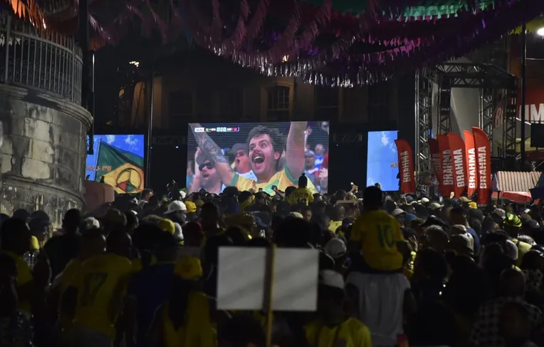 Estreia da Seleção Brasileira leva multidão para o Pelourinho
