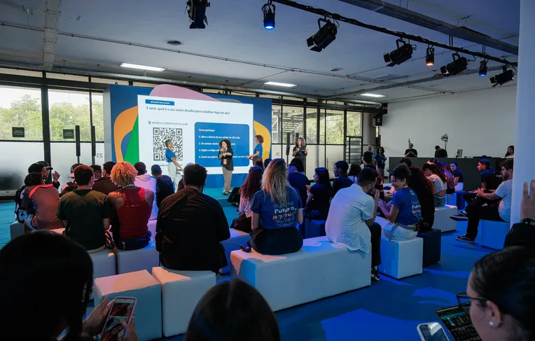 Estudo revela desafios e expectativas dos jovens no mundo do trabalho
