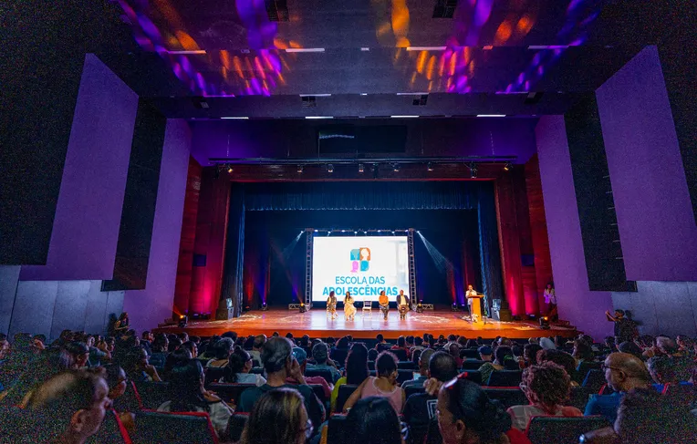 Formação debate inteligência artificial e adolescência em Camaçari