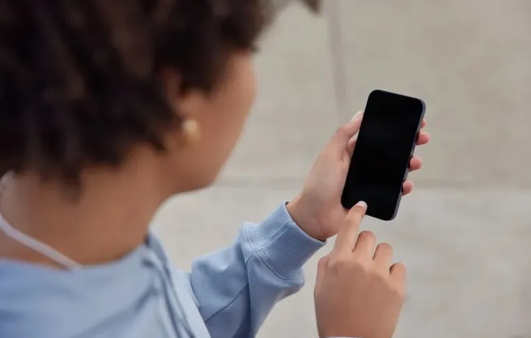 Gigante por trás do vidro do iPhone quer dobrar faturamento no Brasil