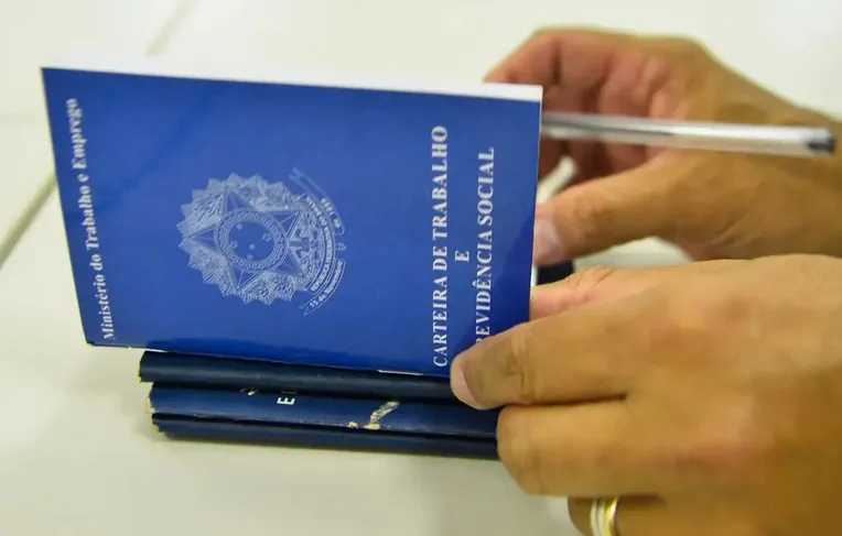 Governo anuncia valor do novo salário mínimo para 2027