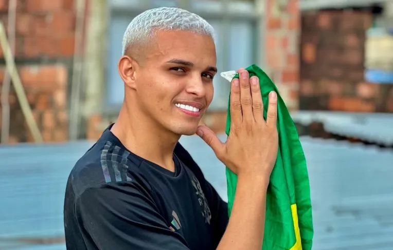 Influenciador escapa de queda de helicóptero no Rio por compromisso