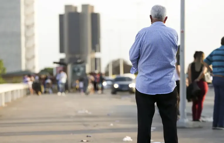 INSS muda aposentadoria; veja quem terá que trabalhar mais tempo